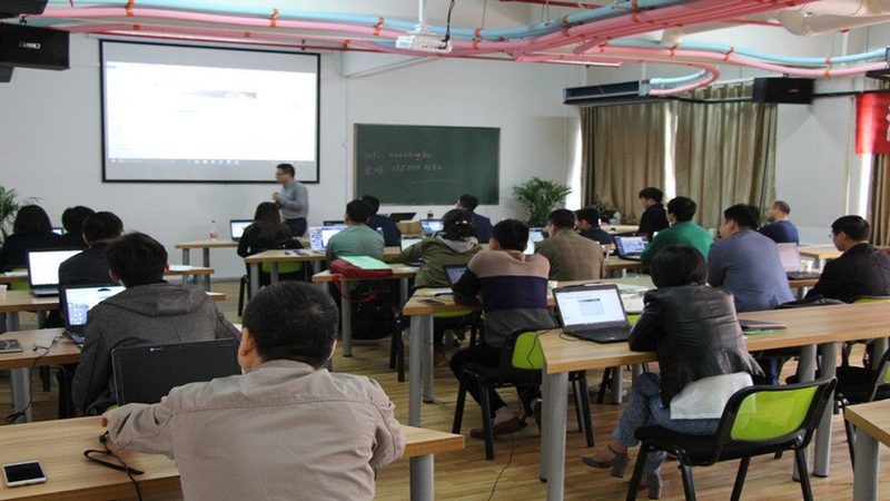 少儿编程教师技能要求的解码：从课程设计到教学实践