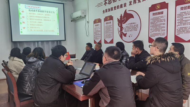 心理咨询师资格证考试分为笔试和面试两个部分。笔试科目包括：