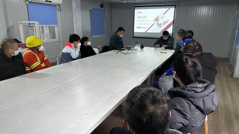 优质的内容是吸引和留住用户的关键。在课程内容上，应注重以下几点：